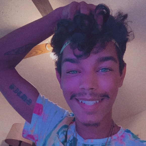 Meet your Posher, Chris - Picture 1 of 1